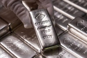 Đi ngược chiều đám đông, 1 trader lãi hơn 13.000 tỷ đồng giữa cú sập giá bạc