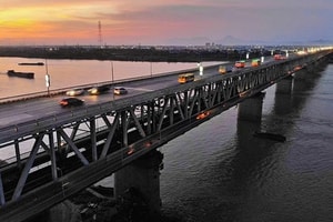 Việt Nam có một cây cầu 2 tầng bắc qua sông Hồng, mất 11 năm thi công, từng được đánh giá là hiện đại bậc nhất Đông Nam Á