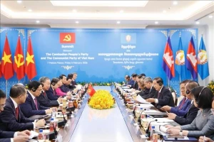 Bộ Chính trị Đảng Cộng sản Việt Nam họp với Ban Thường vụ Đảng Nhân dân Campuchia