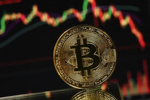 Bitcoin suýt xuyên thủng mốc 60.000 USD