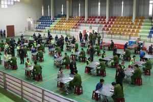 Khám xét tòa nhà phát hiện hàng chục 'cán bộ tài chính online', thu giữ 87 máy tính, 85 điện thoại di động