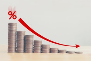 Lãi suất VND qua đêm giảm về 8,50%, NHNN phát tín hiệu can thiệp ngoại tệ
