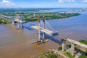 Chỉ ít tháng nữa, chính thức hợp long cầu dây văng tĩnh không cao nhất Việt Nam, nối thông miền Đông với miền Tây