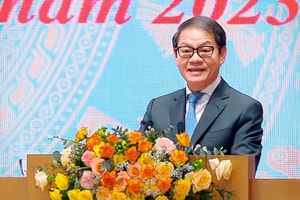 Chủ tịch THACO Trần Bá Dương chơi lớn, tài trợ tiền cho 1.000 gia đình xây nhà ngay trước Tết