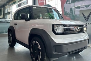 VinFast VF 3 Plus vừa về đại lý: Thêm 13 triệu có camera lùi, gương điện, màn hình hỗ trợ CarPlay, liệu có đáng xuống tiền?