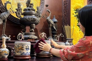 Bao sái ban thờ, rút tỉa chân nhang như thế nào để tránh phạm phong thủy, xui xẻo?