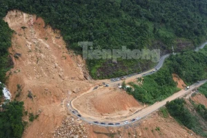 Sạt lở trên đèo nối Nha Trang - Đà Lạt sẽ được khắc phục trước Tết Nguyên đán