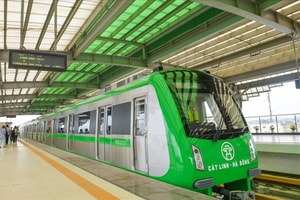 Từ hôm nay (9/2), Hà Nội Metro kéo dài khung giờ cao điểm, tàu Cát Linh - Hà Đông chạy 6 phút/chuyến