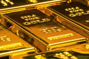 Giá vàng hôm nay 9/2: Tăng mạnh vượt 5.000 USD/ounce, thị trường chờ tín hiệu từ Fed