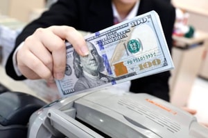 Tỷ giá USD hôm nay 10/2: Ngân hàng tiếp tục hạ giá