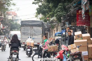 Sau thời gian im ắng, 'thủ phủ' bánh kẹo La Phù hối hả vào vụ Tết