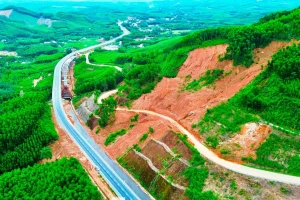 Đề xuất 344 tỷ đồng xử lý sạt trượt, chống ồn cao tốc La Sơn - Hòa Liên