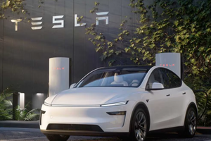 Lãnh đạo kỳ cựu ra đi giữa lúc doanh số lao dốc, Tesla chìm sâu trong khủng hoảng