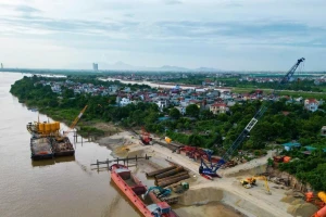 Hoàn thành giải phóng mặt bằng 7 cây cầu qua sông Hồng trước 31/3