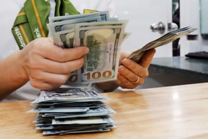 Tỷ giá USD hôm nay 11/2: Giá USD ngân hàng biến động trái chiều