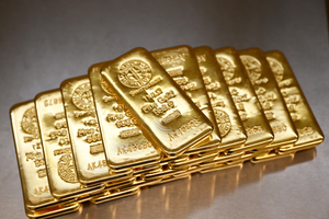 Giá vàng hôm nay 11/2: Dao động quanh mốc 5.000 USD, Fed chịu sức ép cắt giảm lãi suất