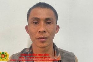 Thu giữ 4 điện thoại di động, 6 sim điện thoại và 4 thẻ ATM của 'chủ vựa' cây cảnh sinh năm 1995
