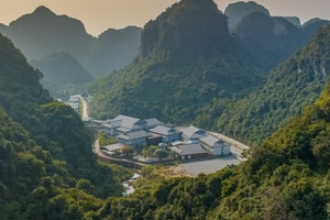 Tập đoàn khách sạn hàng đầu thế giới chính thức tiếp quản khu nghỉ dưỡng cao cấp của Sun Group nằm biệt lập giữa thung lũng