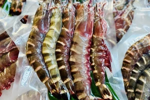 Hải sản 'đội giá' sát Tết: Mực chạm 650.000 đồng/kg, tôm sú cán mốc 1,5 triệu vẫn cháy hàng