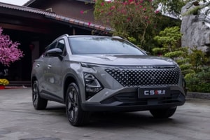 Rò rỉ thông số Omoda C5 SHS-H: Cấu hình hạng C, treo đa điểm và 'lời tuyên chiến' gửi tới Toyota