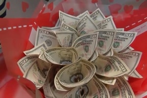 Hoa 'đồng tiền' soán ngôi hoa hồng, đắt hàng dịp Valentine