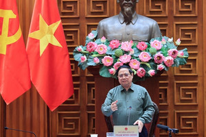 Thủ tướng ra chỉ đạo gấp, phải hoàn thành cầu vượt sông Lô trong 1 năm