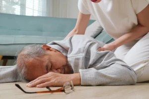 Bác sĩ Bệnh viện Bạch Mai chỉ cách nhận diện sớm đột quỵ não trong dịp Tết Nguyên đán