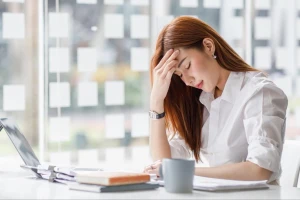Cô gái 22 tuổi bị sa thải vì đi làm ‘quá đúng giờ’