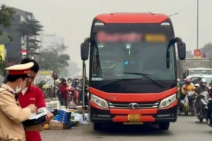 Kiểm tra khẩn xe khách do Nguyễn Mạnh H. điều khiển, công an liền lập biên bản phạt hơn 217 triệu