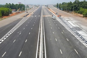 Cao tốc kết nối 2 tỉnh thành giàu nhất Việt Nam thi công xuyên Tết, tiến gần đến ngày thông xe