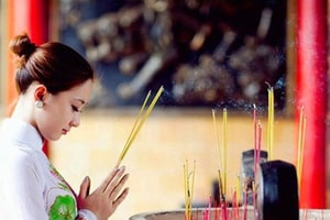 Xuất hiện trào lưu thắp hương lễ Phật, gõ mõ trực tuyến dịp Tết