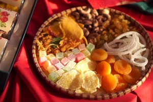 Ăn bánh kẹo ngày Tết thế nào để không hại sức khỏe?
