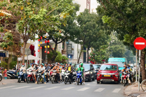 Tín hiệu đèn đỏ, đèn xanh, đèn vàng theo quy định mới nhất, người tham gia giao thông cần biết để chấp hành, tránh bị phạt tới 18 triệu và trừ 4 điểm GPLX