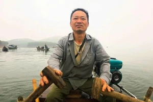 'Người hùng' kể giây phút lao thuyền trong đêm cứu 6 người vụ lật tàu trên hồ Thác Bà