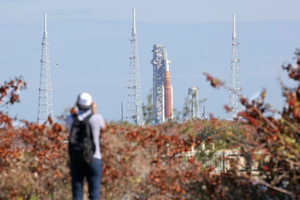 Sự cố kỹ thuật phút chót đe dọa kế hoạch lịch sử của NASA