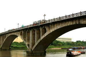 Cây cầu vòm đá duy nhất Việt Nam: Kết nối trực tiếp 2 quốc gia, do nữ kiến trúc sư người Pháp thiết kế