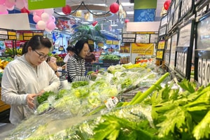 Mùng 6 Tết Bính Ngọ: Thị trường hàng hóa trở lại trạng thái bình thường
