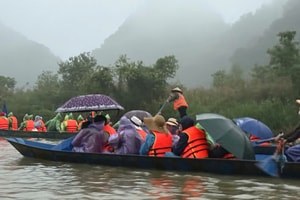 Lái đò ở chùa Hương vòi tiền, nói lời thô tục với du khách