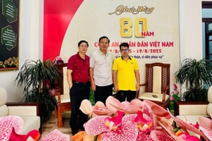Nhận 10,6 triệu đồng từ người đàn ông lạ, nam tài xế lập tức báo Công an