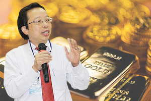 Vượt đỉnh lịch sử, giá vàng có thể lên 6.000 USD/ounce: Chuyên gia chỉ cách huy động 2.000 tấn vàng trong dân