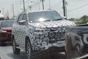 Khách Việt ngóng từng ngày: Toyota Fortuner 2026 mới úp mở đã lộ thiết kế khác biệt, công nghệ nhảy vọt, thêm mild-hybrid 48V?