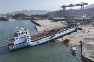 Tàu thủy chạy bằng điện của Trung Quốc đi 200km chỉ một lần sạc, mở ra cuộc cách mạng vận tải