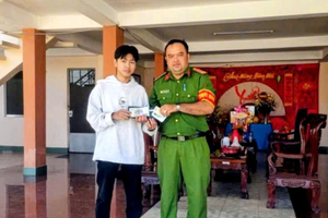 Đang đi đường, anh Phúc bất ngờ phát hiện xấp tiền 50K, 500K: Công an lập tức vào cuộc xác minh