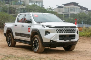 Toyota Hilux bản cao 'đội sổ' chờ giao, khách đặt cọc phải chấp nhận chờ dài cổ đến giữa năm
