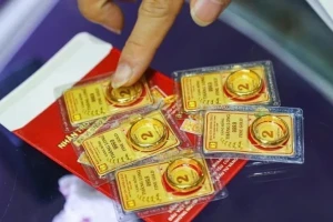 Giá vàng lập đỉnh lịch sử rồi giảm sốc: Chuyên gia chỉ rõ nguyên nhân và bài học cho nhà đầu tư Việt
