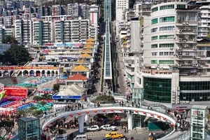 Thang cuốn ngoài trời dài nhất thế giới vừa vận hành: Độ chênh tương đương tòa nhà 80 tầng, rút ngắn hành trình từ 1 giờ còn 20 phút