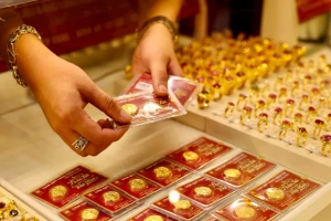 Phó Thủ tướng yêu cầu theo dõi sát diễn biến giá vàng
