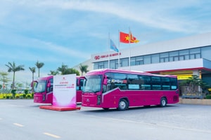 Hãng xe Việt Kim Long Motor bàn giao lô xe giường nằm thế hệ mới đầu tiên của năm 2026 cho ông lớn vận tải miền Trung