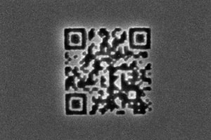 Phát hiện mã QR nhỏ nhất thế giới, chỉ quan sát được bằng kính hiển vi điện tử