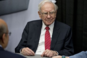 Warren Buffett tiết lộ khoản đầu tư lãi nhất, vàng hay cổ phiếu cũng thua xa